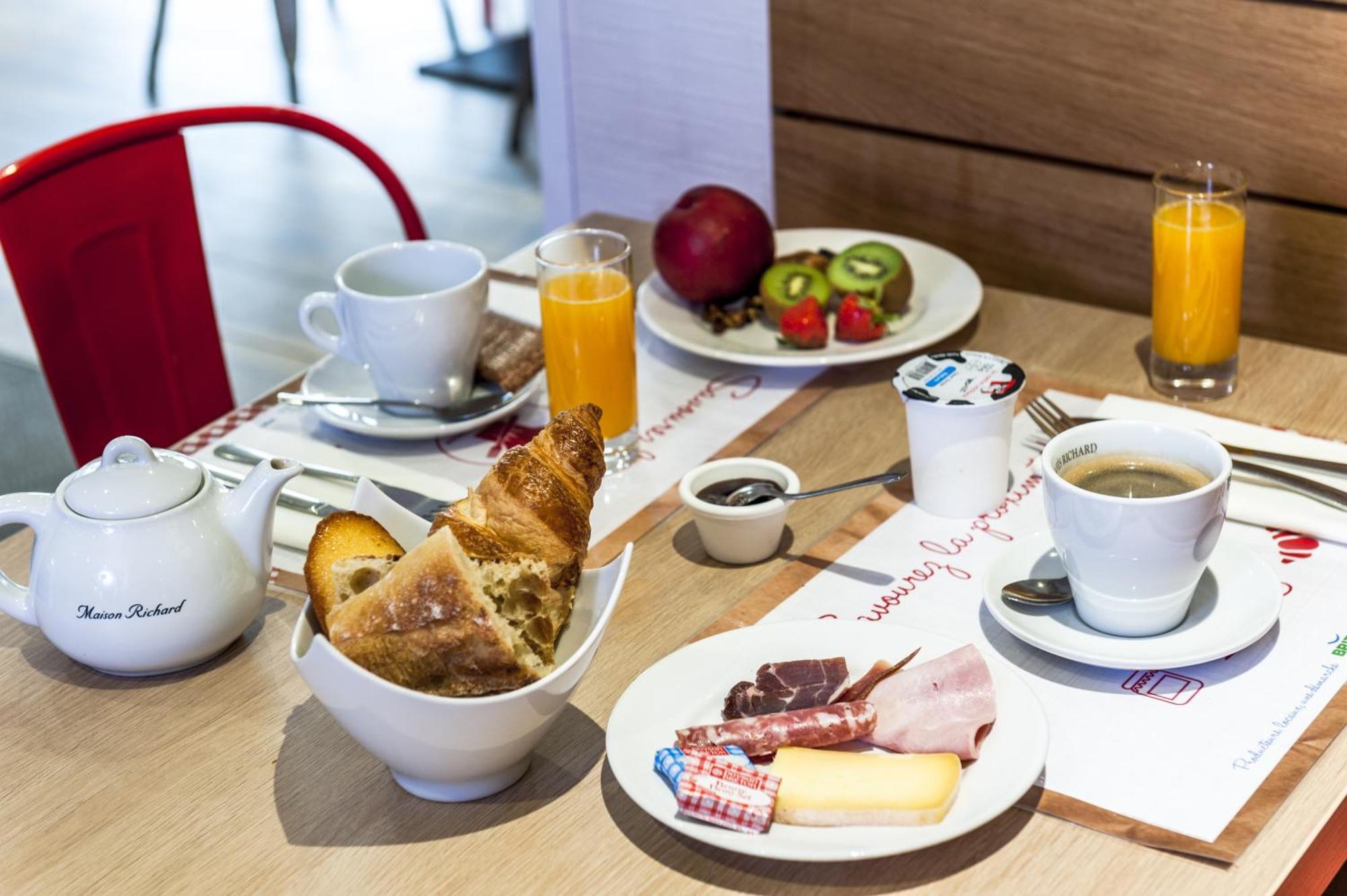 Brit Hotel Toulouse Colomiers - L'Esplanade Bagian luar foto
