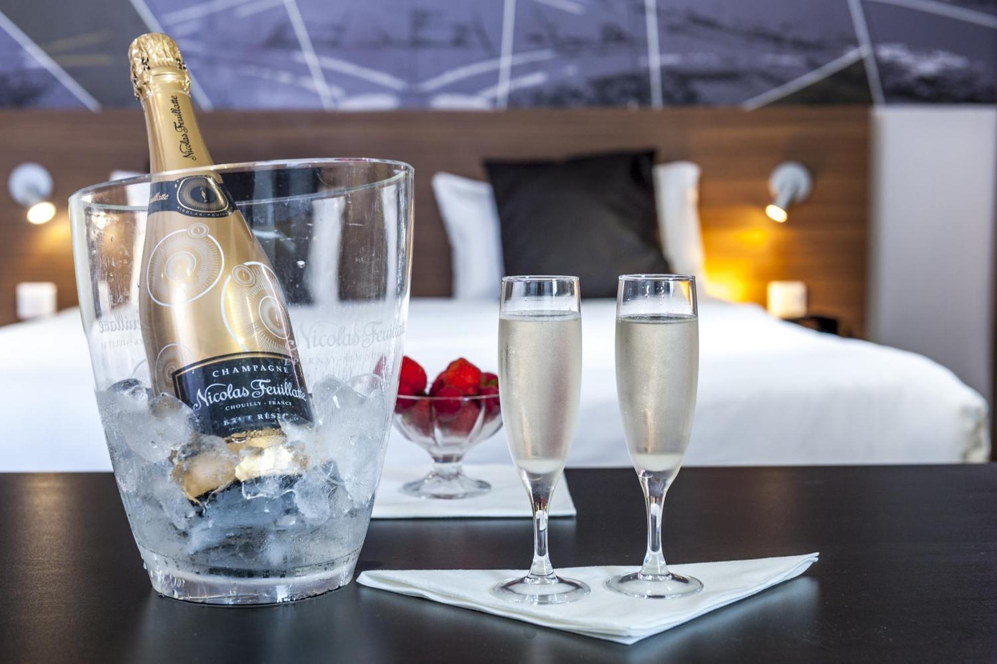 Brit Hotel Toulouse Colomiers - L'Esplanade Bagian luar foto