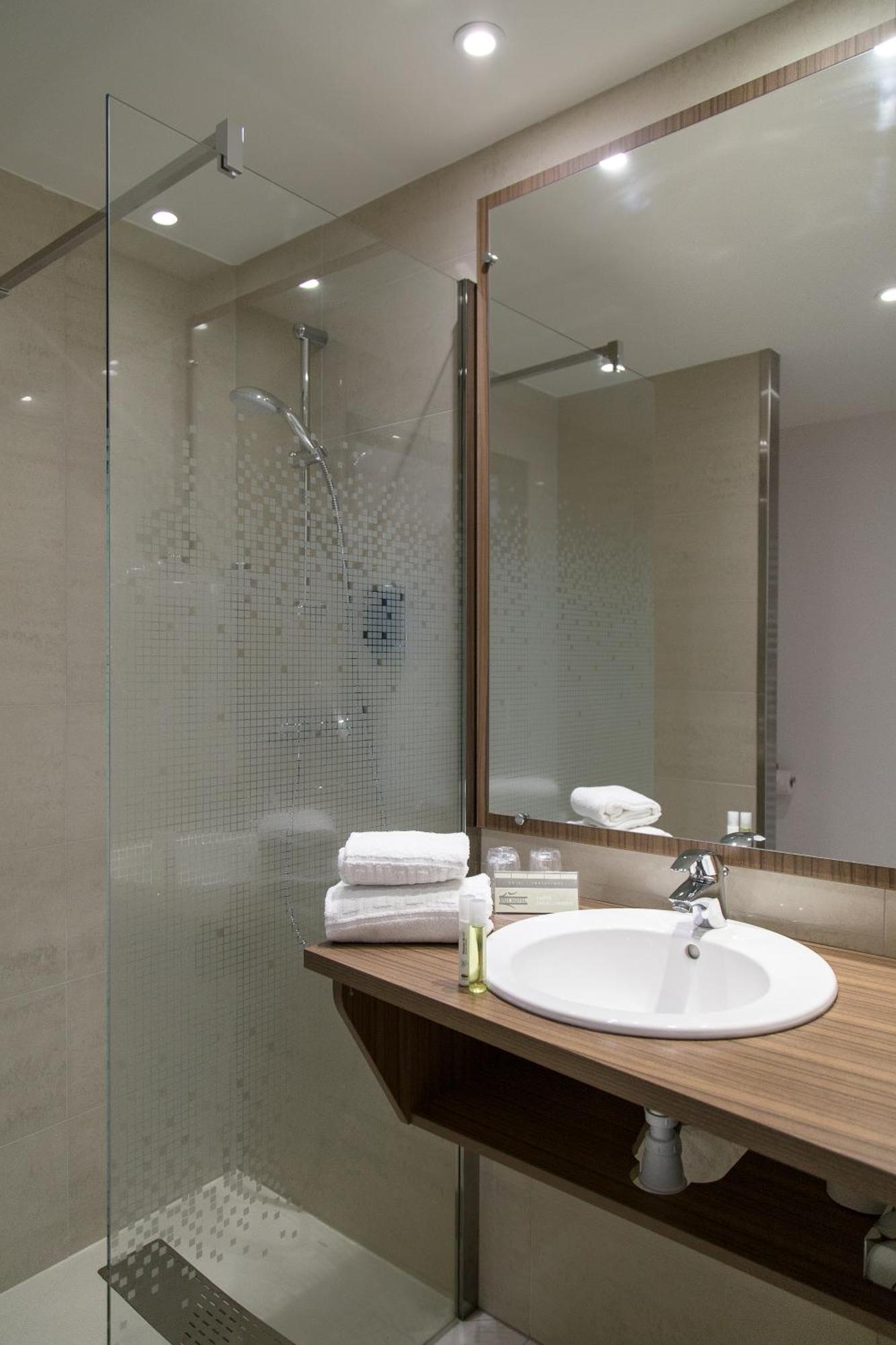 Brit Hotel Toulouse Colomiers - L'Esplanade Bagian luar foto