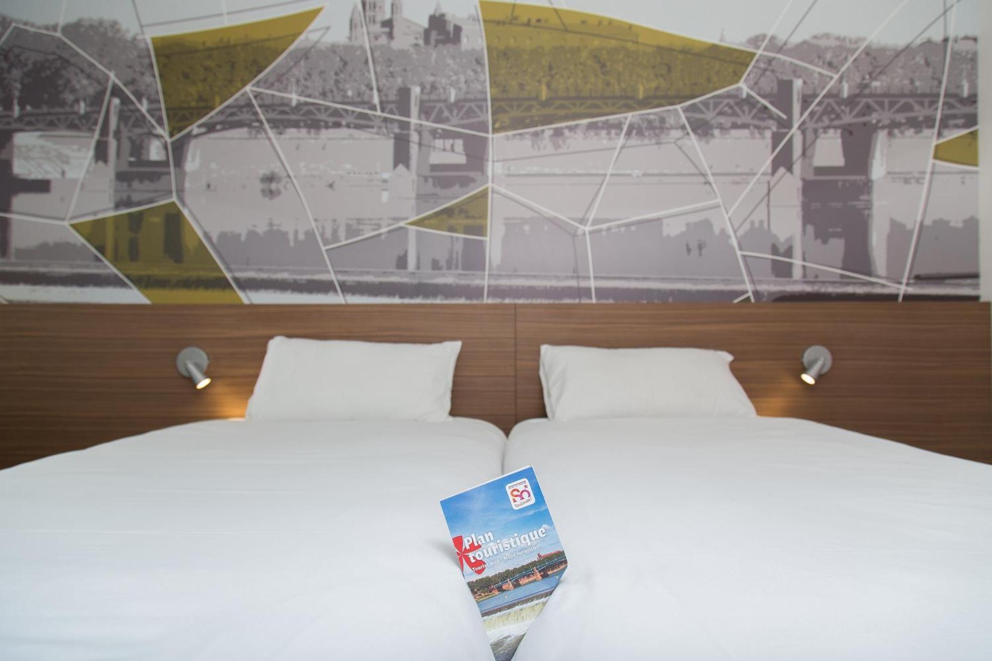 Brit Hotel Toulouse Colomiers - L'Esplanade Bagian luar foto